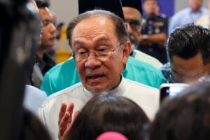 Anwar speaks with nine Malaysians on third Gaza flotilla mission