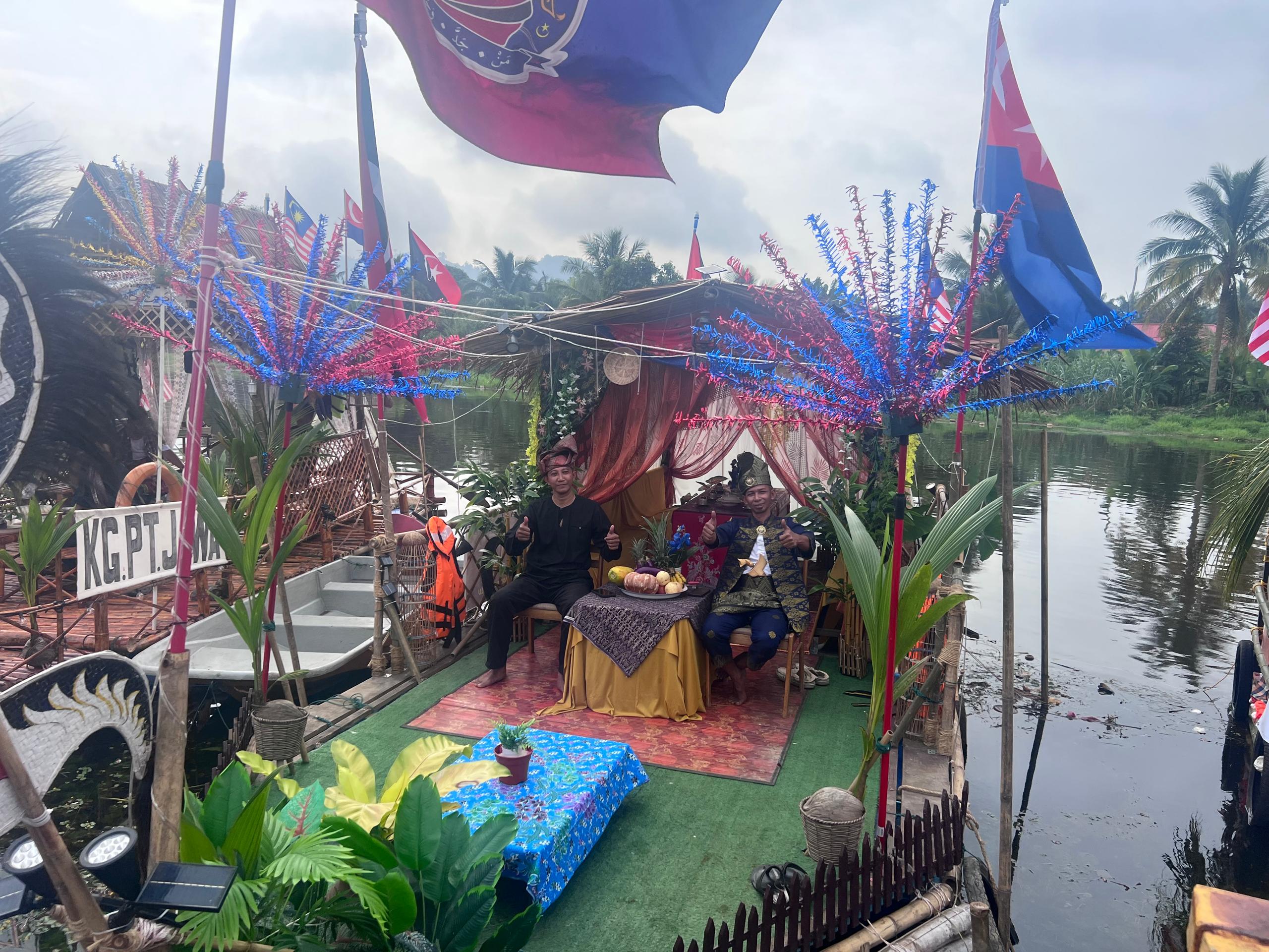 18 kampung sertai pertandingan rakit berhias di Parit Sulong