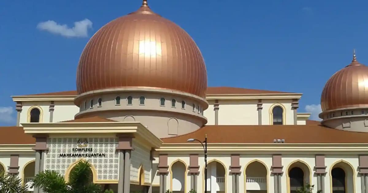 2 bank workers claim trial to taking over RM100,000 in bribes