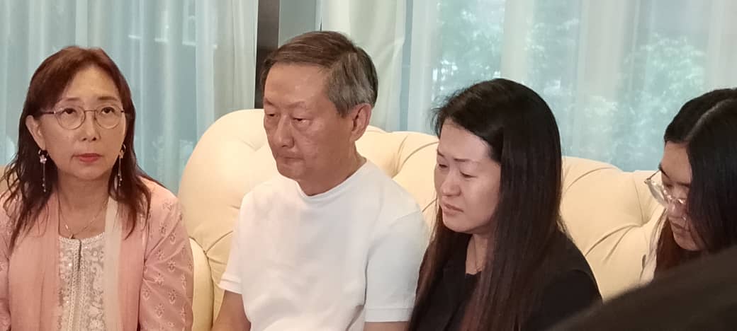 200 tikaman pada badan pelajar perempuan – Ibu