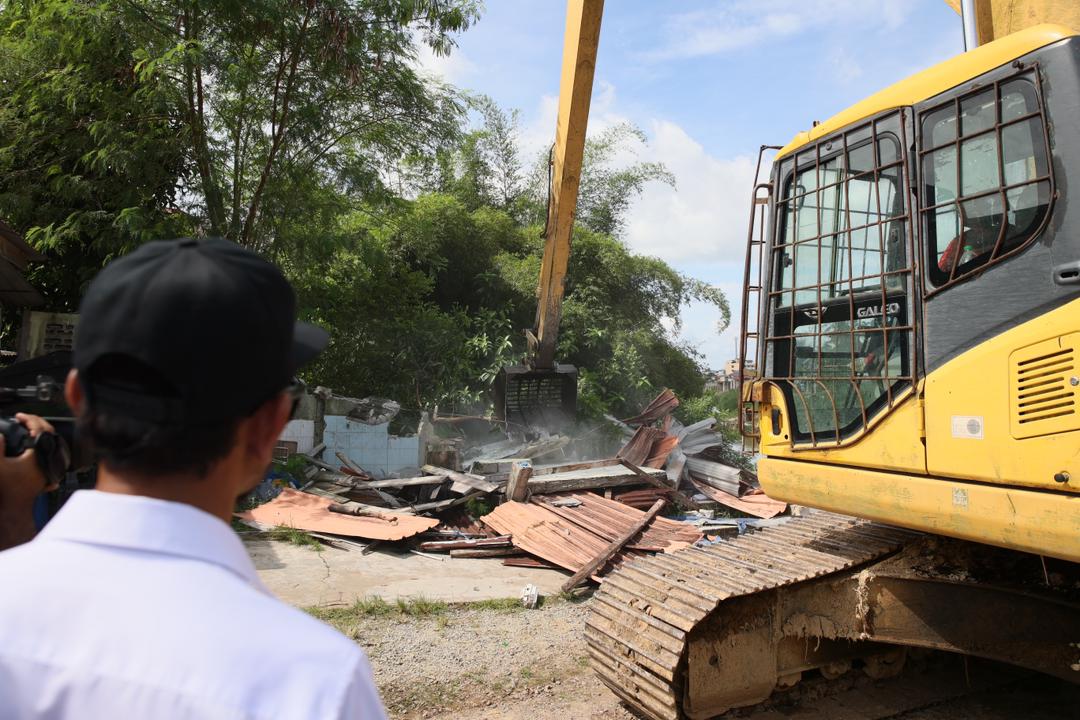 233 buah pangkalan haram dirobohkan bermula hari ini