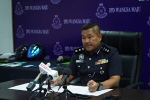 700 berhimpun bantah kehadiran Trump