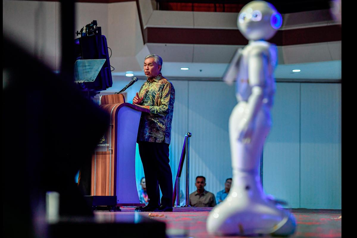 Ahmad Zahid seru belia jadi suara keadilan dan cahaya keamanan