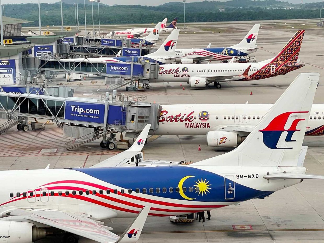 Airlines have full discretion to decide on serving alcohol on board, says Transport Minister