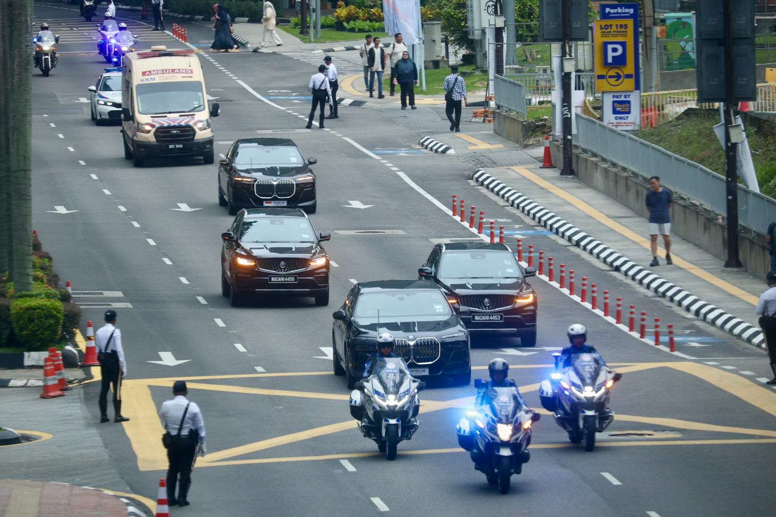 Anggota trafik iring delegasi cedera dilanggar Perodua Alza