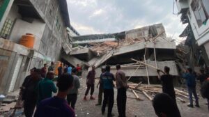 Angka korban sekolah Indonesia runtuh cecah 49 orang