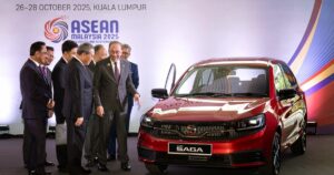 Anwar, Li Qiang view all-new Proton Saga, Proton e.MAS 5