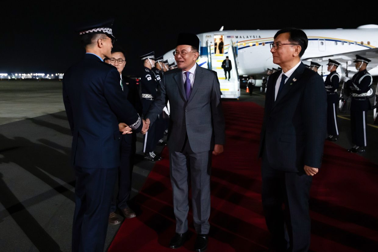 Anwar arrives in Gyeongju for APEC Leaders' Meeting