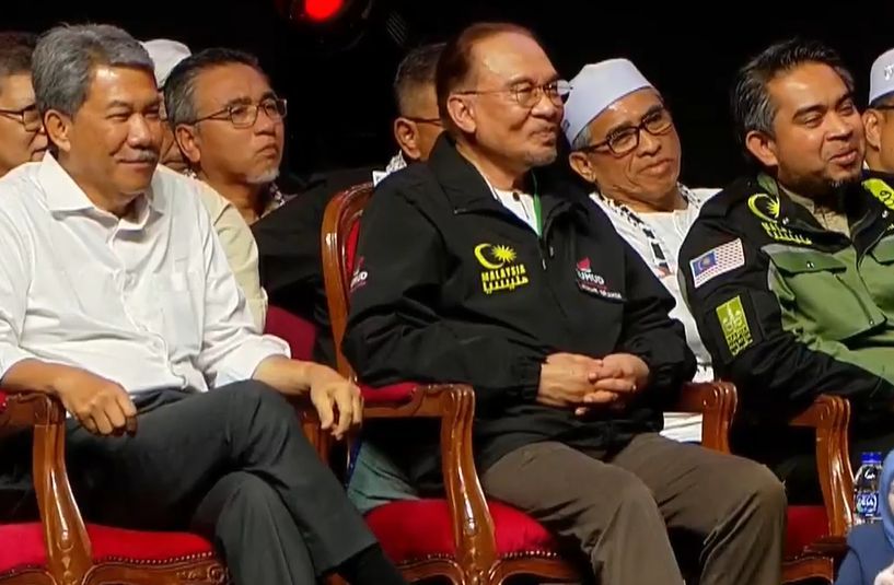 Anwar joins 23 freed GSF volunteers on stage at packed stadium
