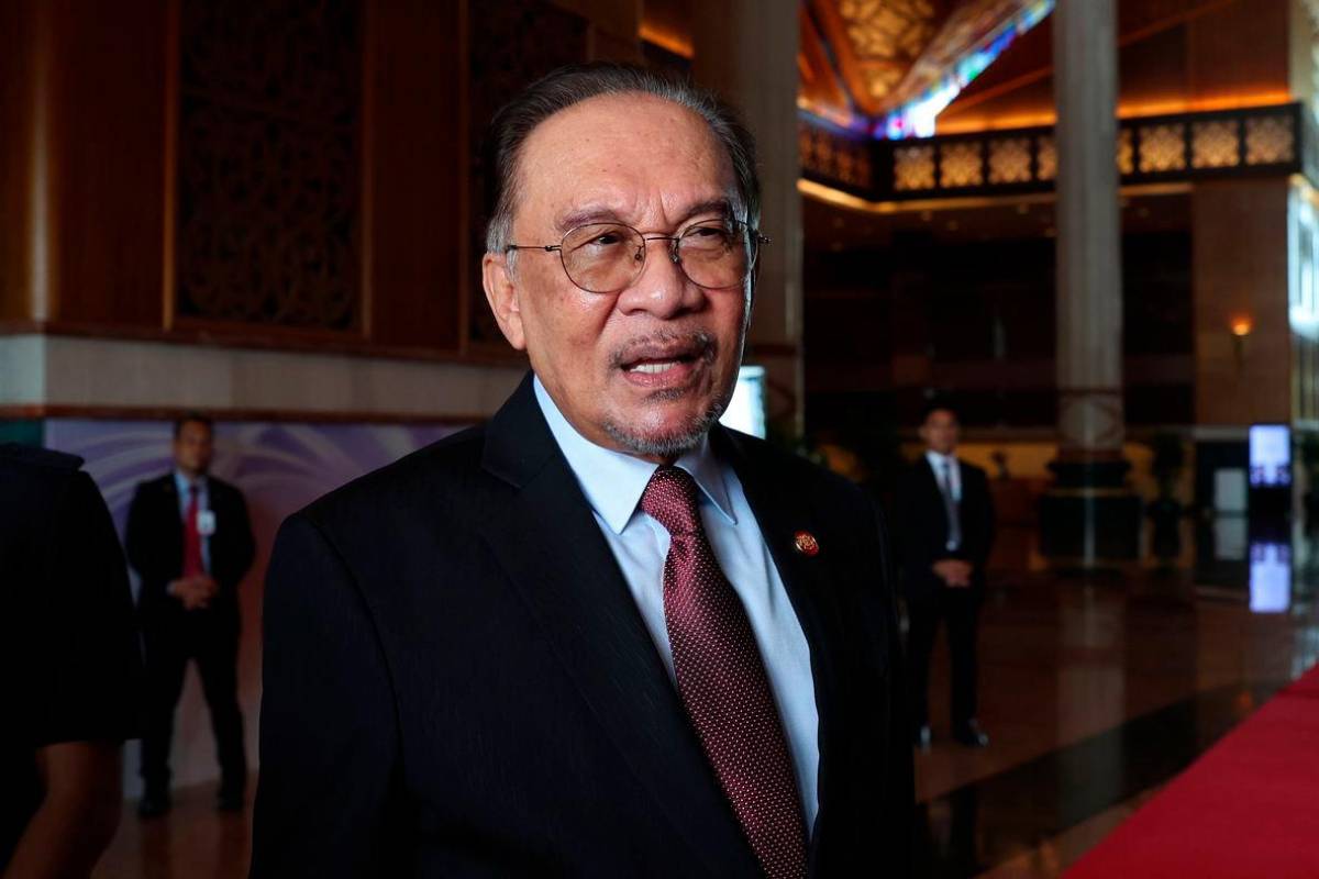 Anwar seeks prayers from Malaysians for smooth 2026 Budget tabling process