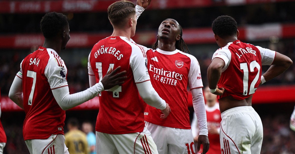 Arsenal stretch lead after Palace win; Man City slip at Villa, Spurs shine