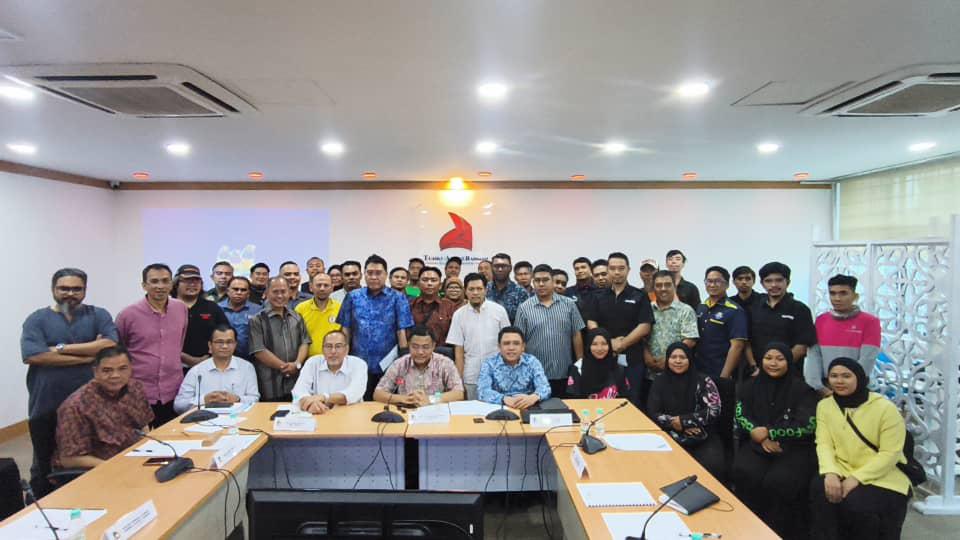 BUDI95: Kuota 300 liter tidak cukup, penggiat e-hailing, p-hailing rayu kajian semula