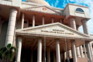 Bekas pengarah didakwa 41 pertuduhan pindah wang RM16.35 juta