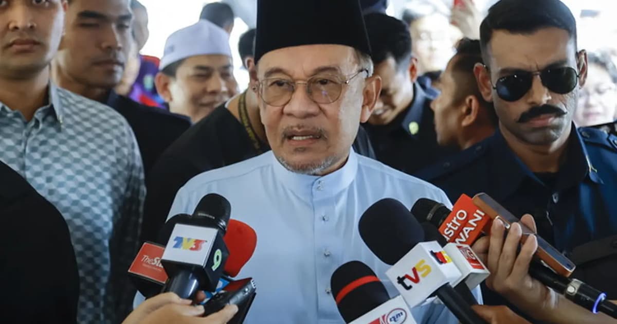 Cabinet mulls smartphone ban for students under 16