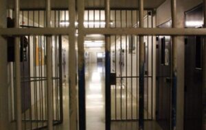 Datuk rompak pasar raya, mahu masuk penjara temani cucu