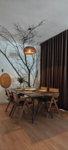 Dekorasi ranting hidupkan ruang polos