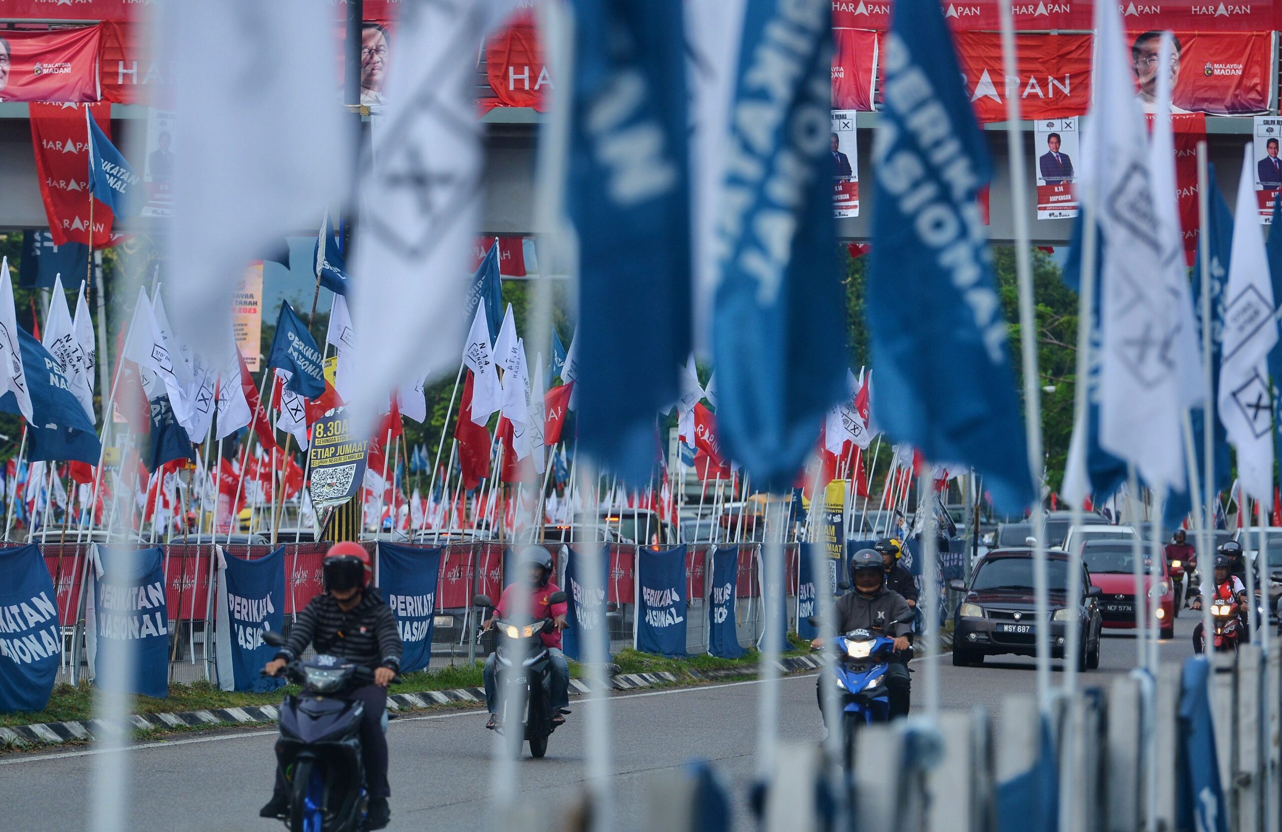 Demokrasi kertas undi lawan demokrasi berteraskan nilai