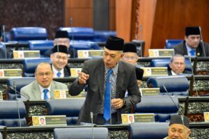 Dewan Rakyat kecoh kerana ‘sewel’ dan ‘sueh’