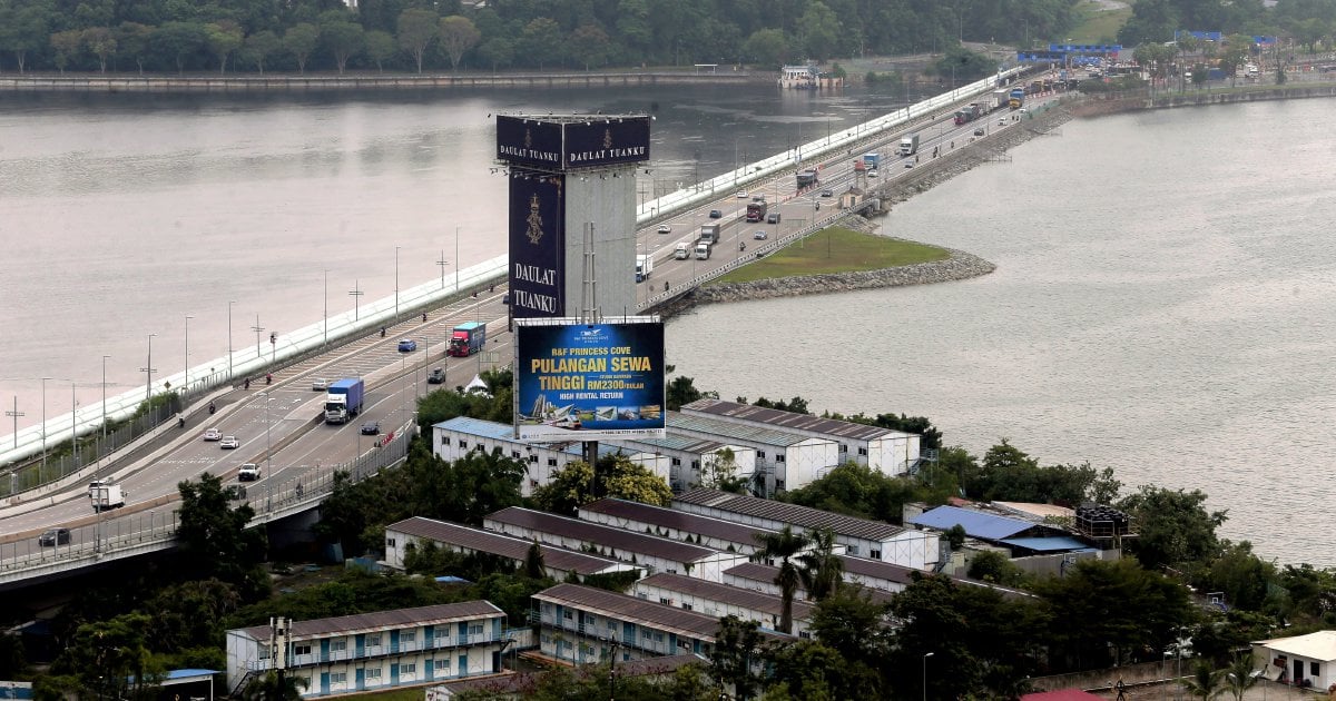 Do you have unpaid traffic fines in Singapore? Pay up before being barred entry