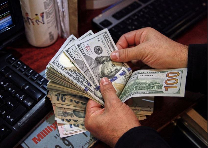 Dolar AS dijangka kekal stabil, ketidaktentuan dasar cetus risiko baharu