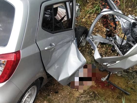 Dua beradik maut kereta bertembung lori tangki minyak