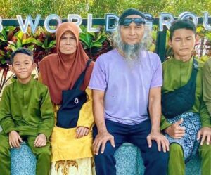 Dua beranak maut, kereta dirempuh depan rumah