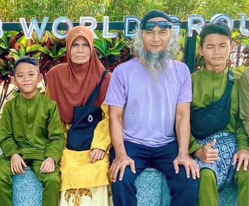 Dua beranak maut, kereta dirempuh depan rumah