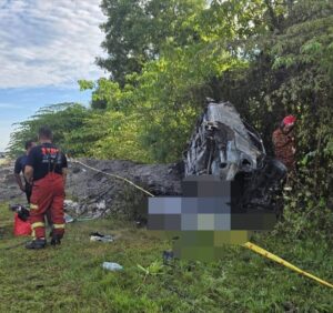 Dua dipercayai rentung dalam kemalangan selepas kereta terbakar