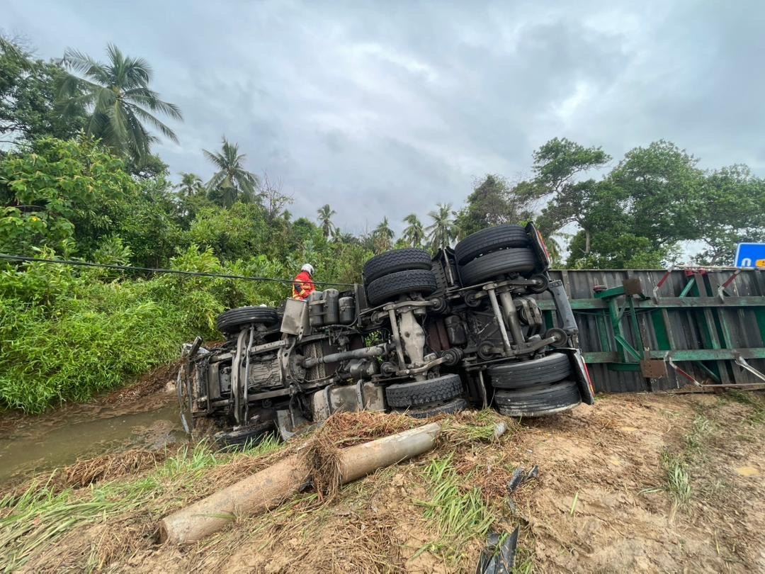 Dua maut nahas membabitkan lima kenderaan