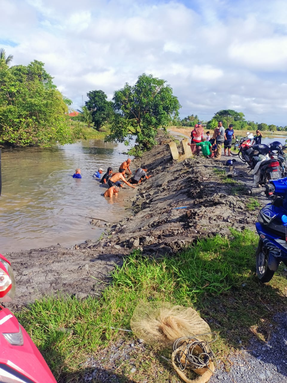 Dua sahabat mati lemas ketika bermain di tali air
