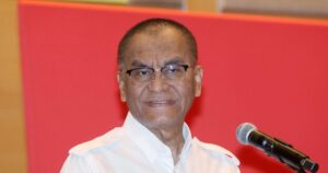 Dzulkefly warns against 'grass is greener' fallacy as doctors shun public service