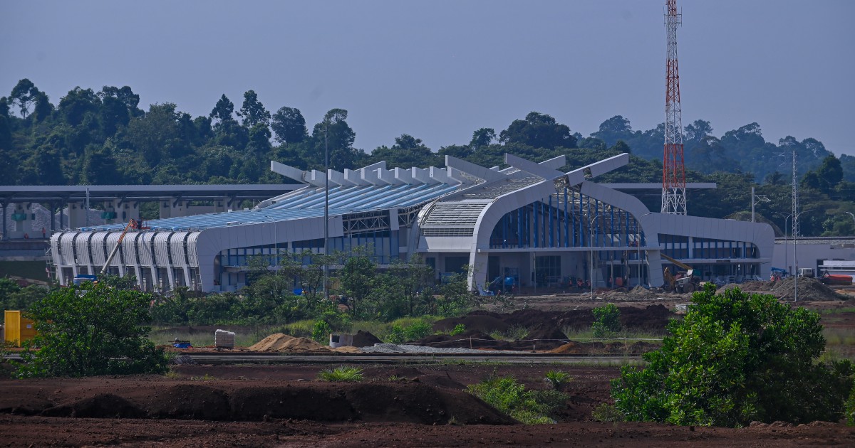 ECRL nears 90pc completion, trains to come by year end