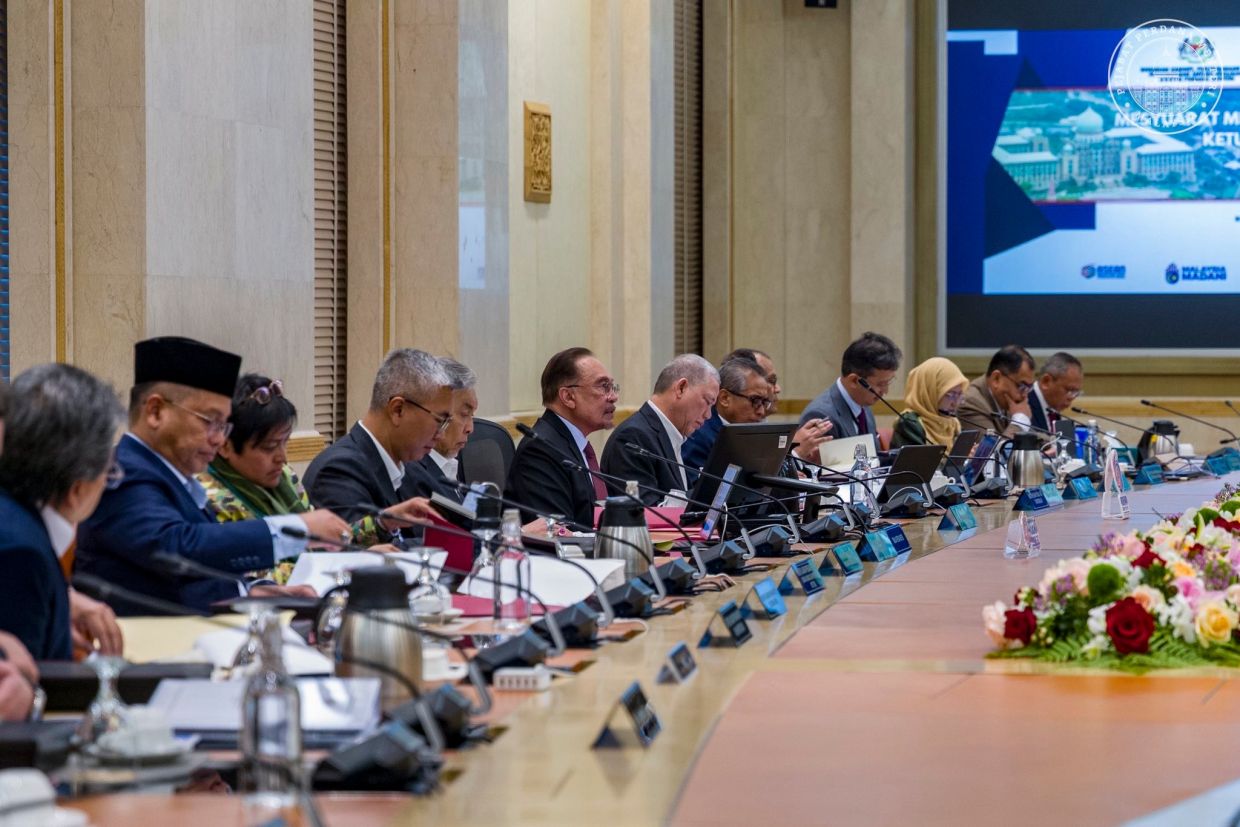 Efforts to strengthen cooperation focus at MB, CM meeting, says PM