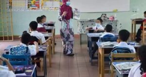 Experts urge early start in learning English