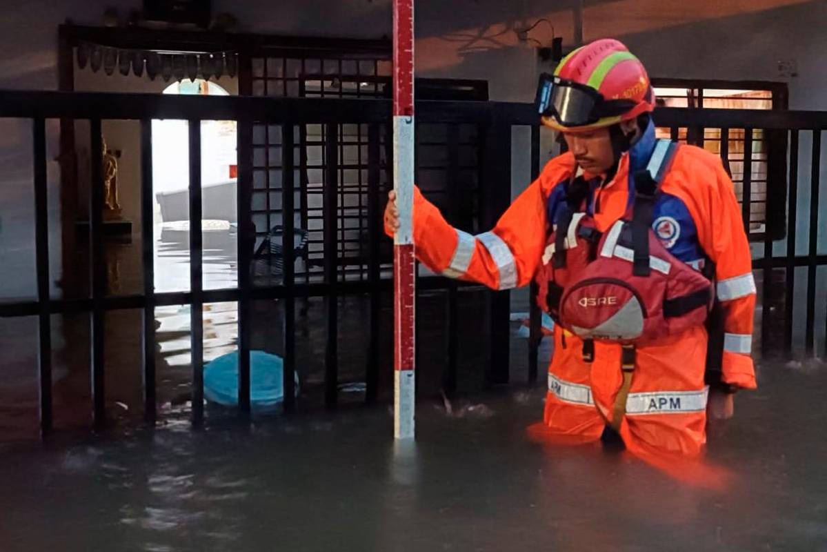 Flood relief centre opens in Pokok Sena sheltering 200 victims