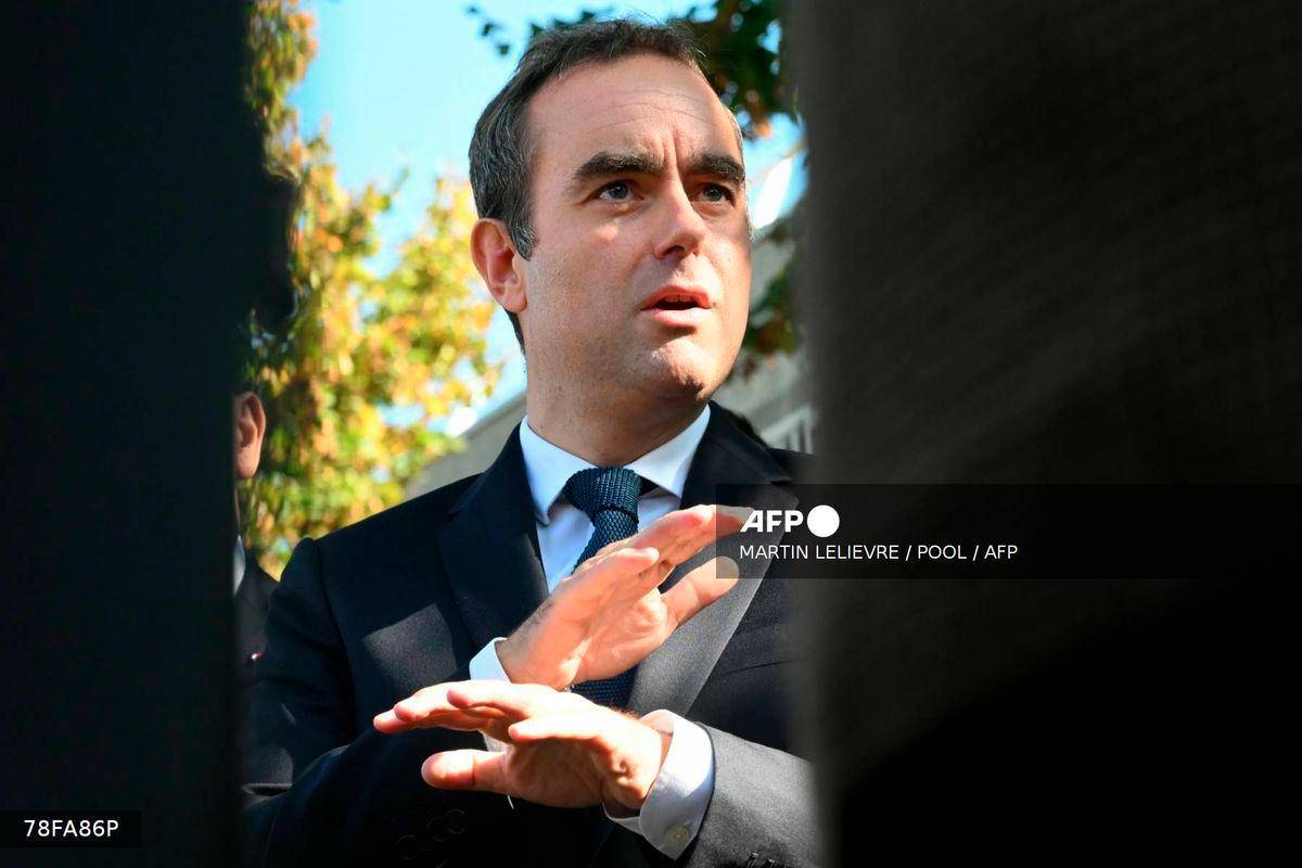 France’s reappointed PM aims to form government free from party politics