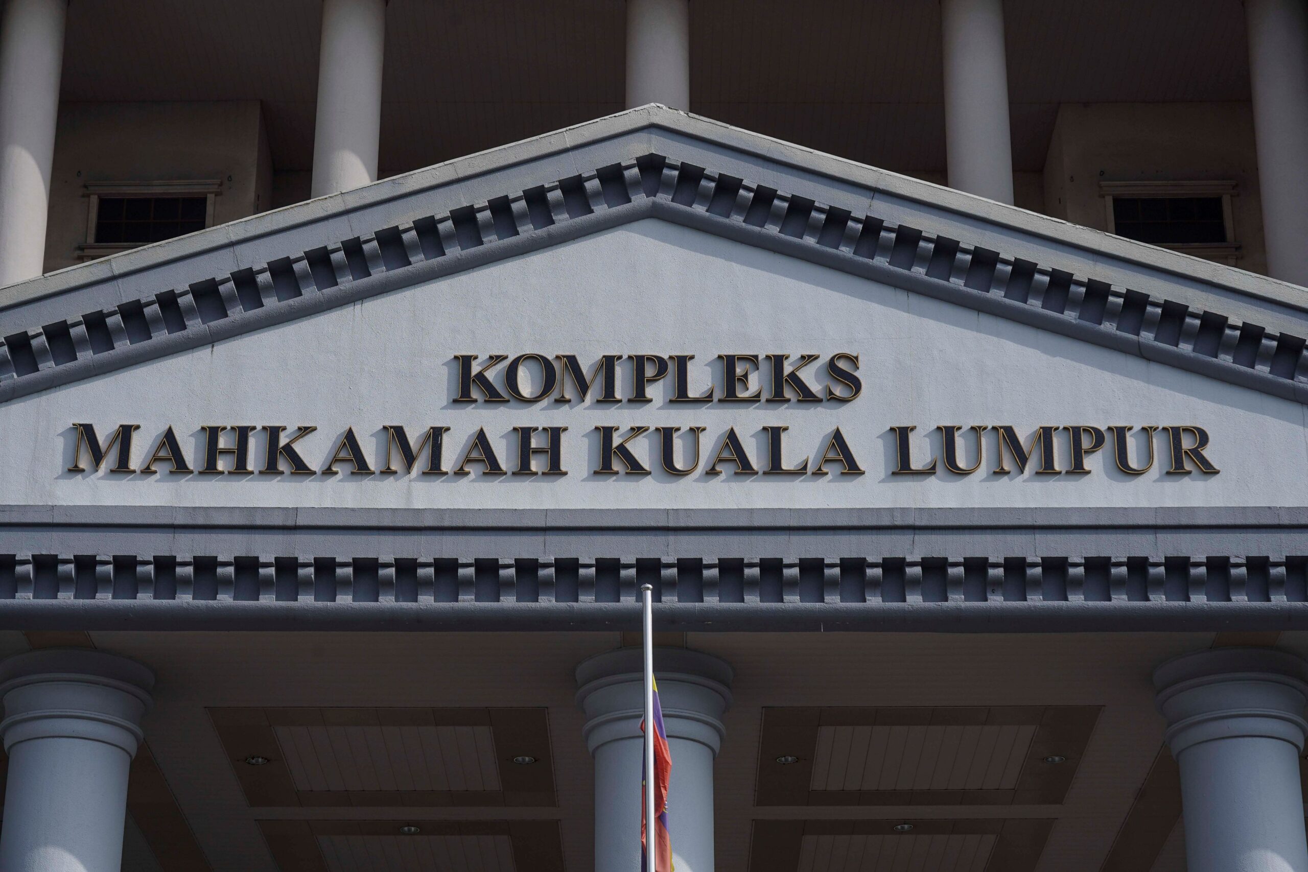 Gaji hakim naik 30 peratus