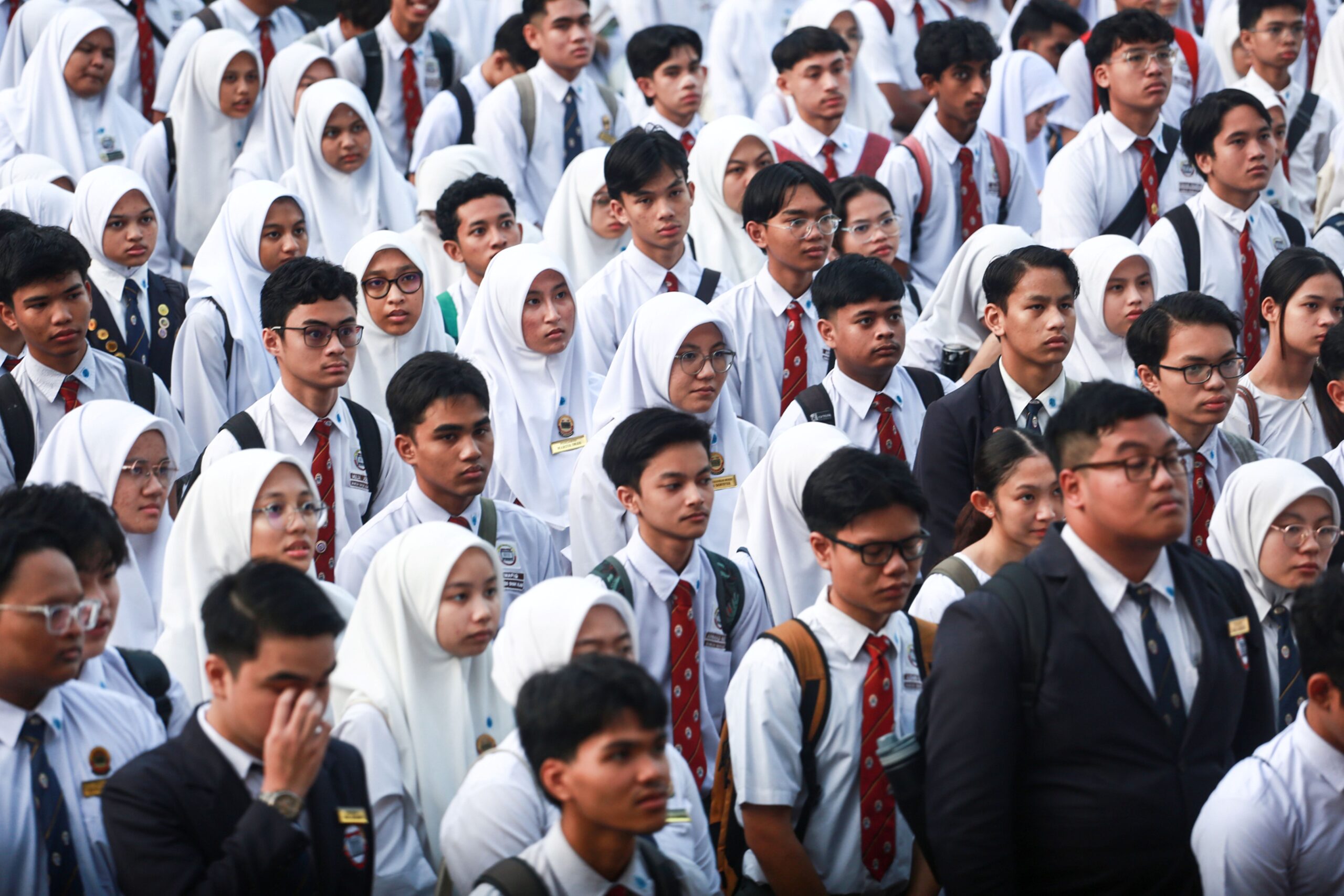 Garis panduan larang guna telefon pintar di sekolah dikeluar dalam masa terdekat
