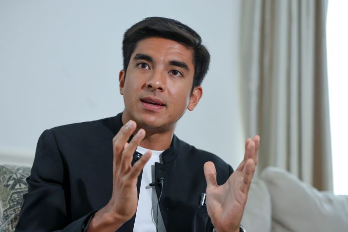 Guna semua saluran diplomatik desak aktivis dibebaskan – Syed Saddiq