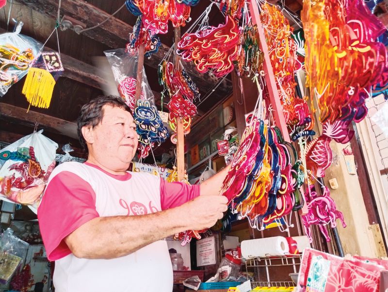 Hasil tanglung lebih moden elak perniagaan berkubur
