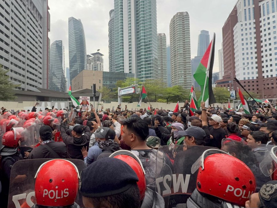 Himpunan tegang, tolak menolak, baling telur