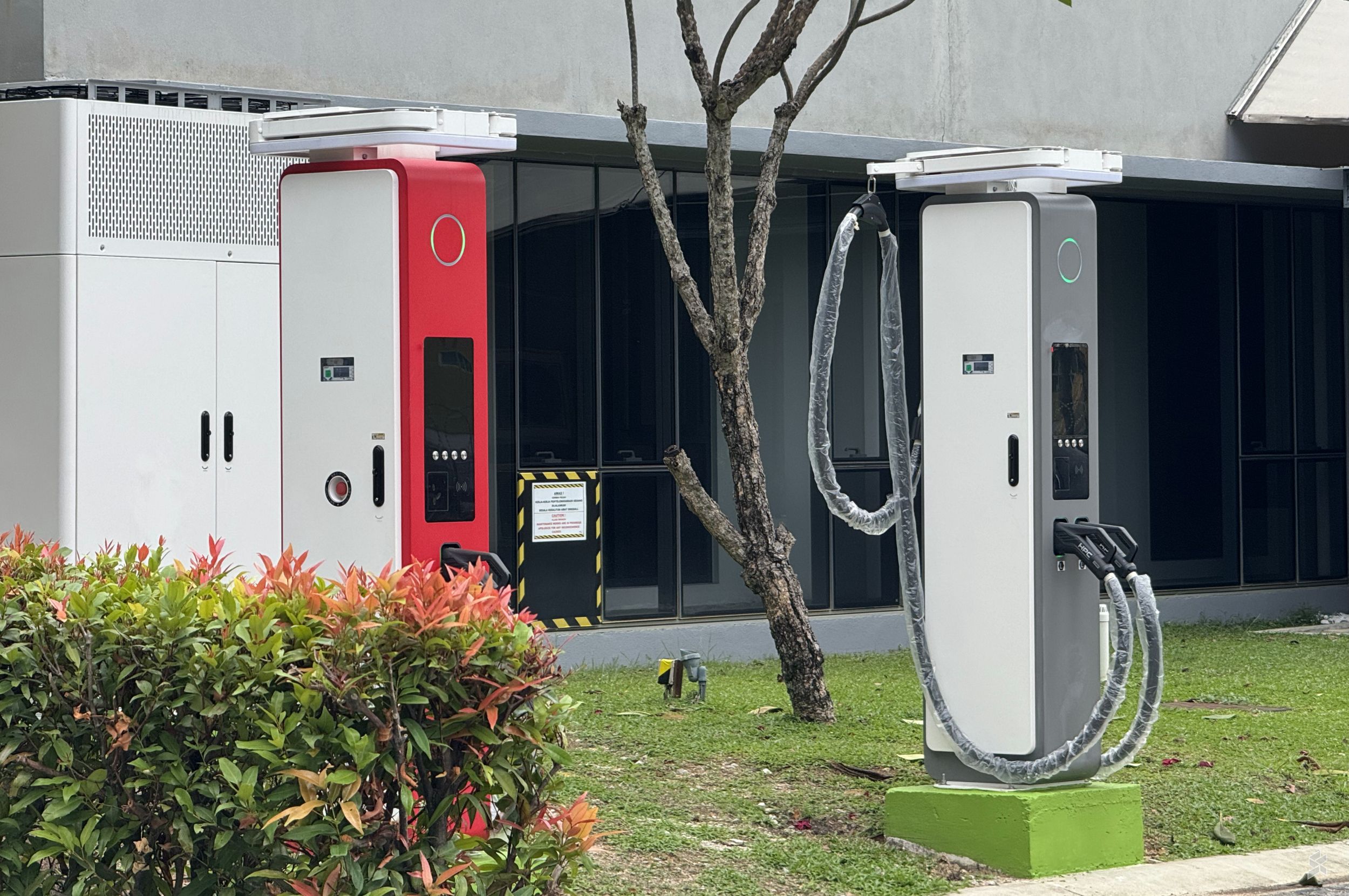 Huawei's Liquid Cooled Ultra-Fast DC Charger spotted at KL Sentral