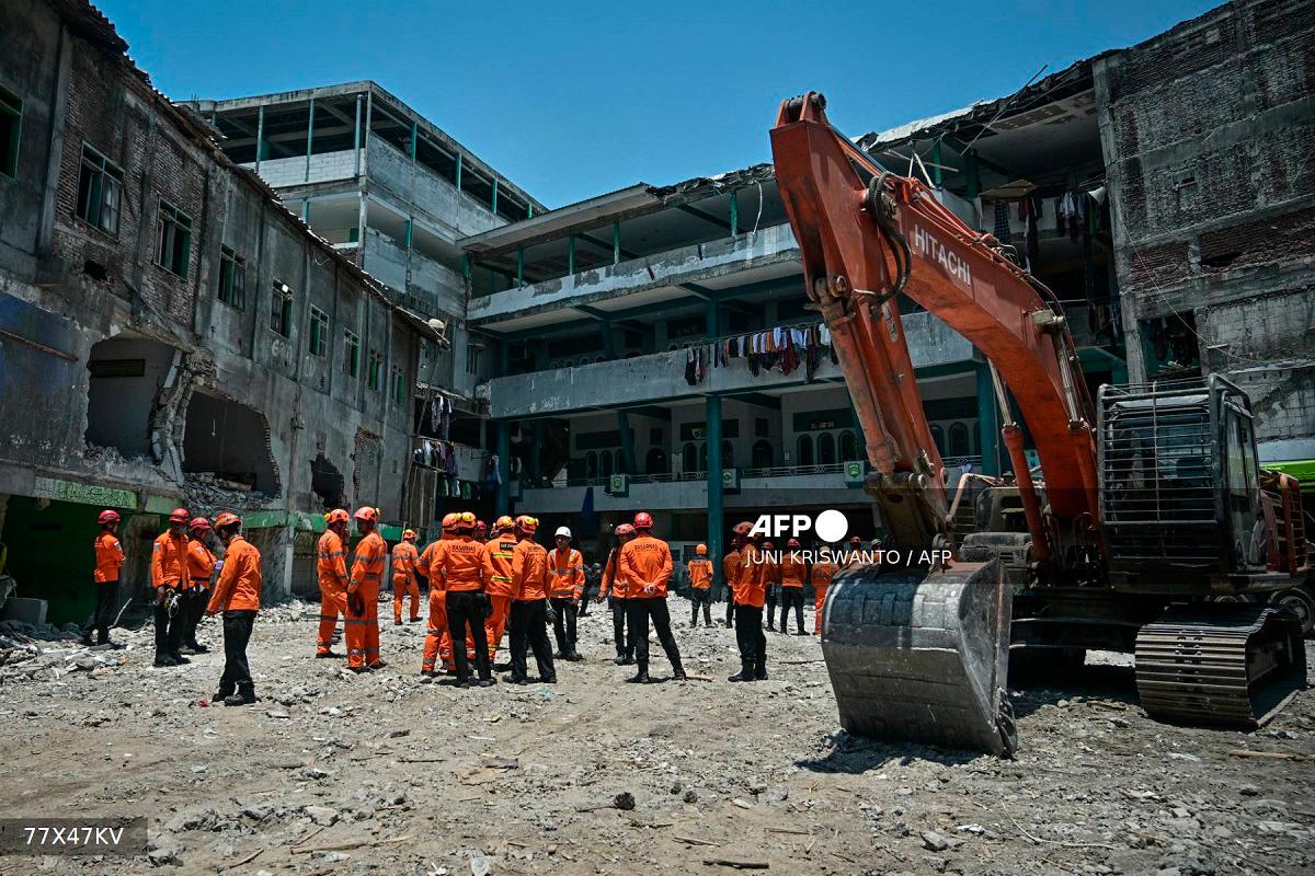 Indonesia school collapse death toll reaches 67 as search ends