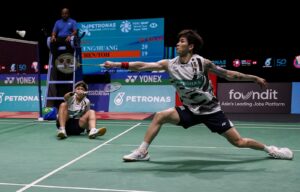 Juara dunia melangkah ke separuh akhir