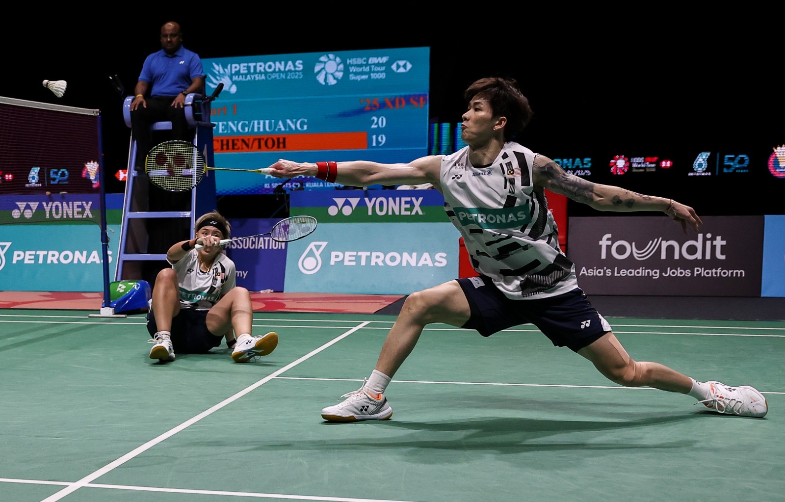 Juara dunia melangkah ke separuh akhir