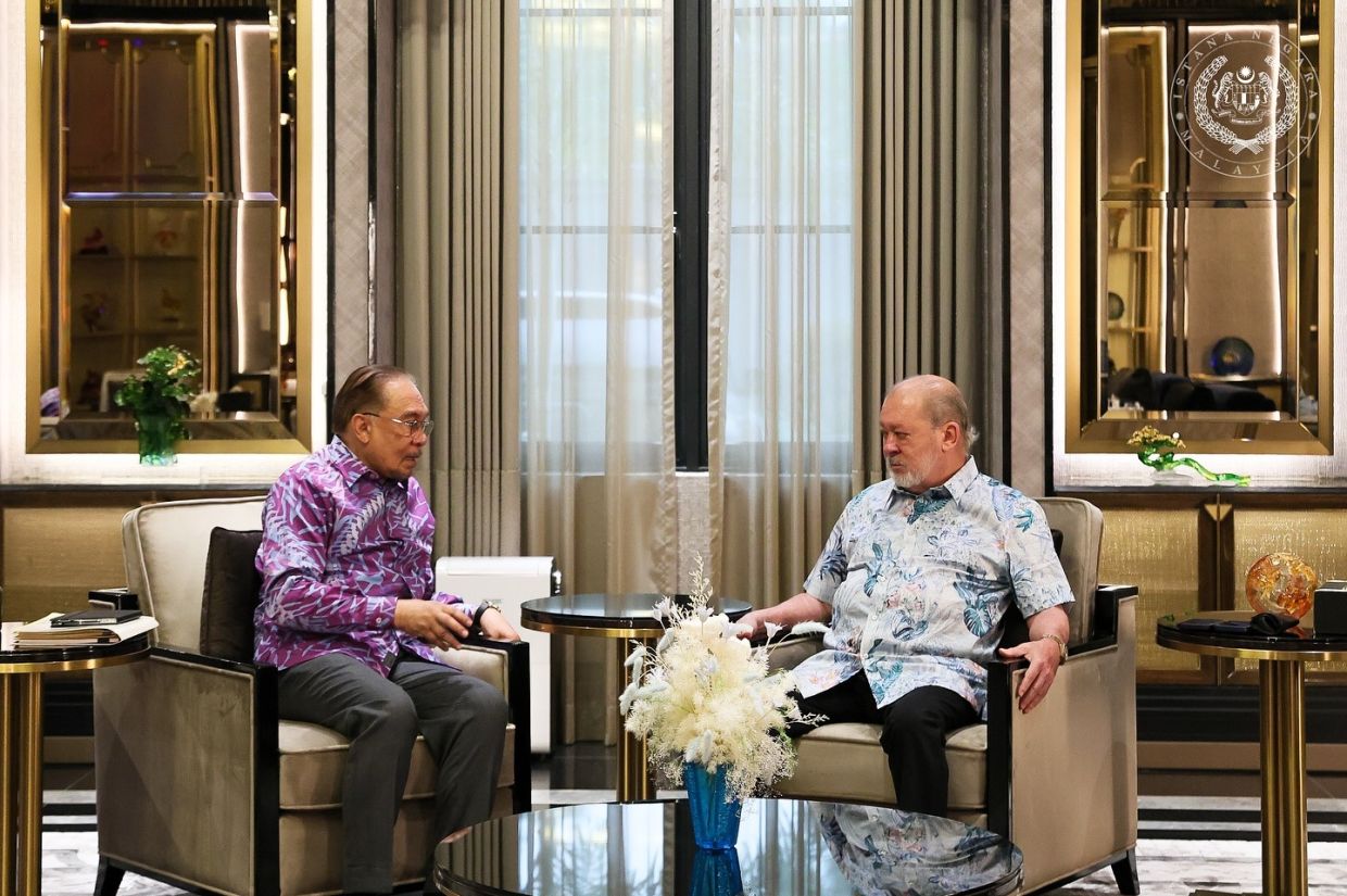 King grants audience to PM Anwar, briefed on 47th Asean Summit outcomes