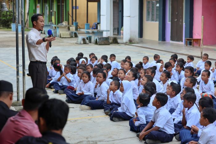 Kuasa merotan boleh diturunkan kepada guru ikut keperluan – KPM