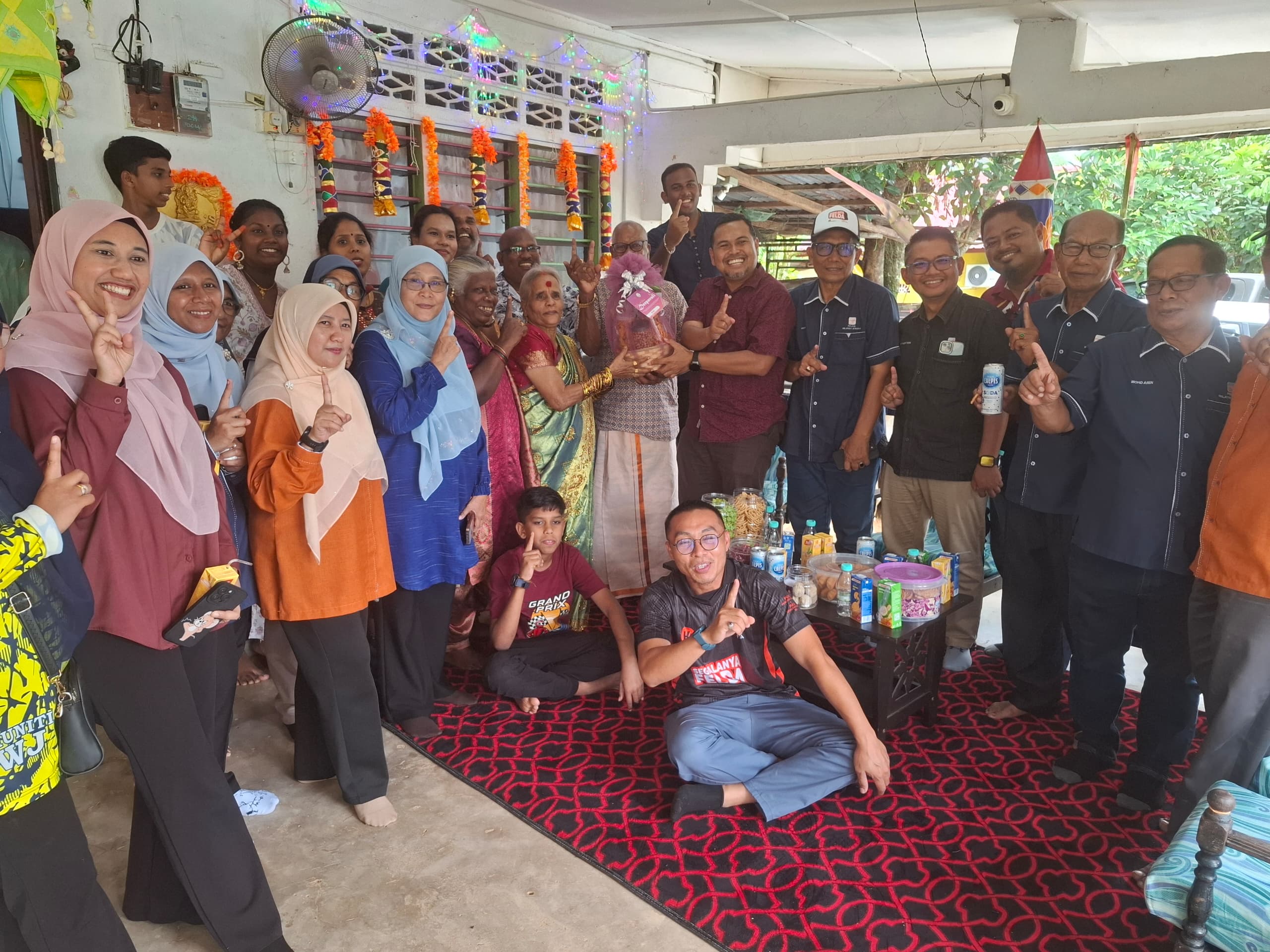 Kunjungan muhibah setiap tahun santuni peneroka kaum India di Felda Wilayah Jengka sempena Deepavali