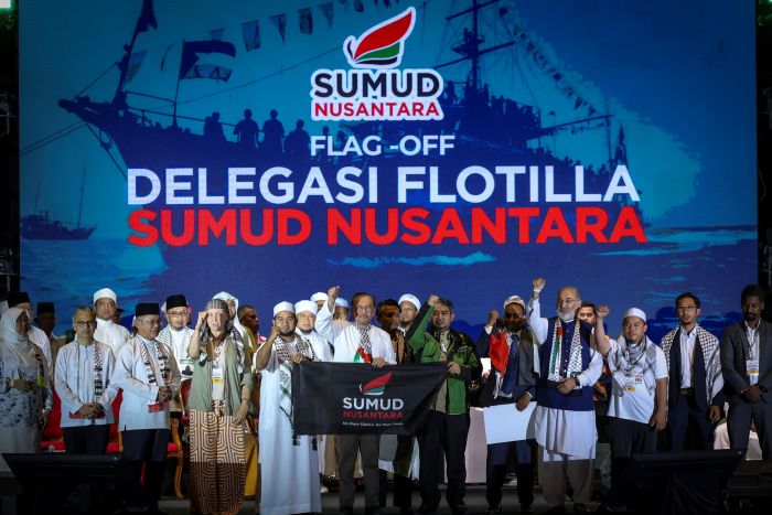 Laungan ‘Free Palestin’ sambut ketibaan 9 aktivis Malaysia