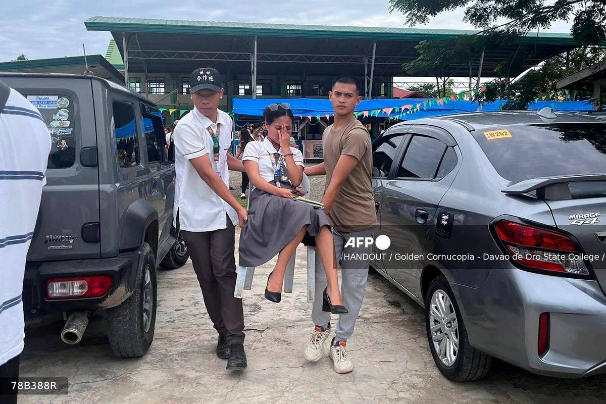 Major quake strikes off southern Philippines